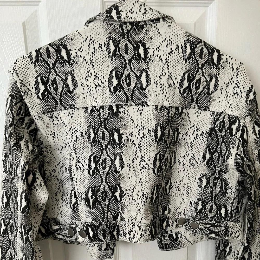 Jacket. - Picture 2 of 2